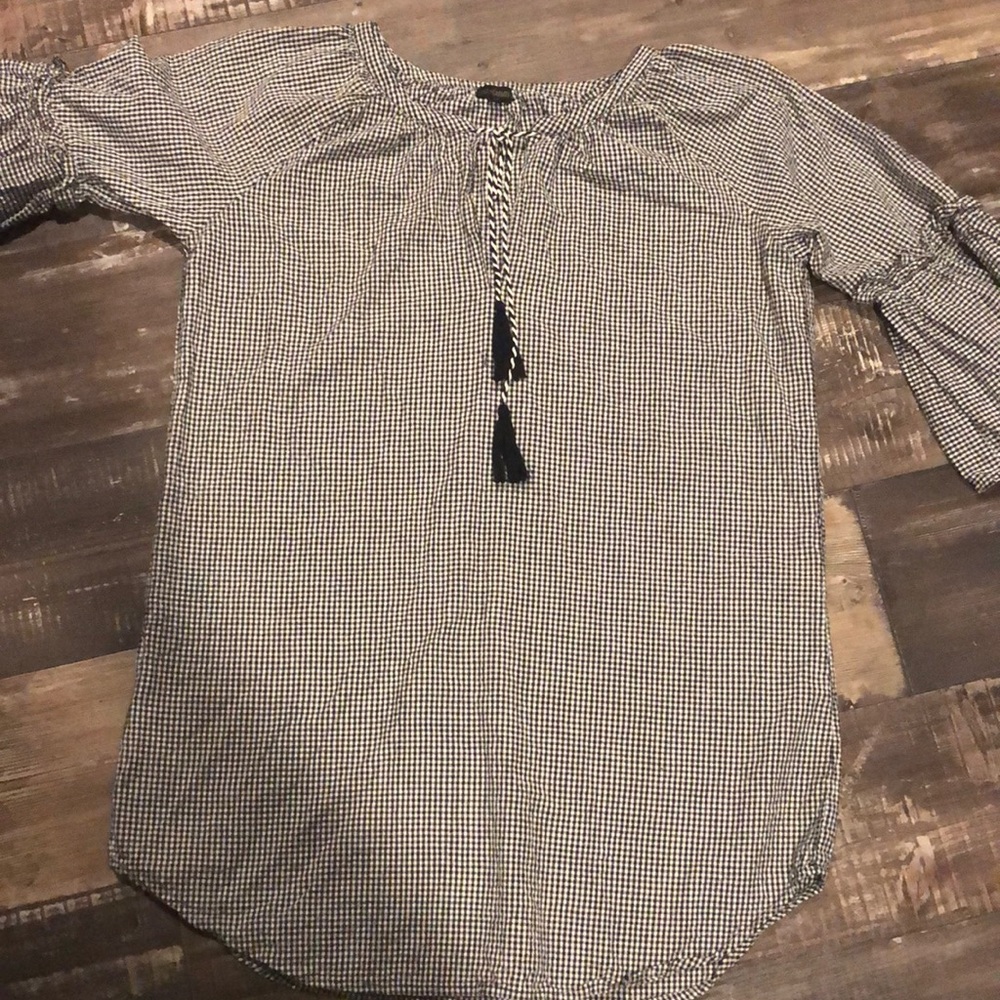 Coco & Carmen ruffled blouse size xxl. Never worn